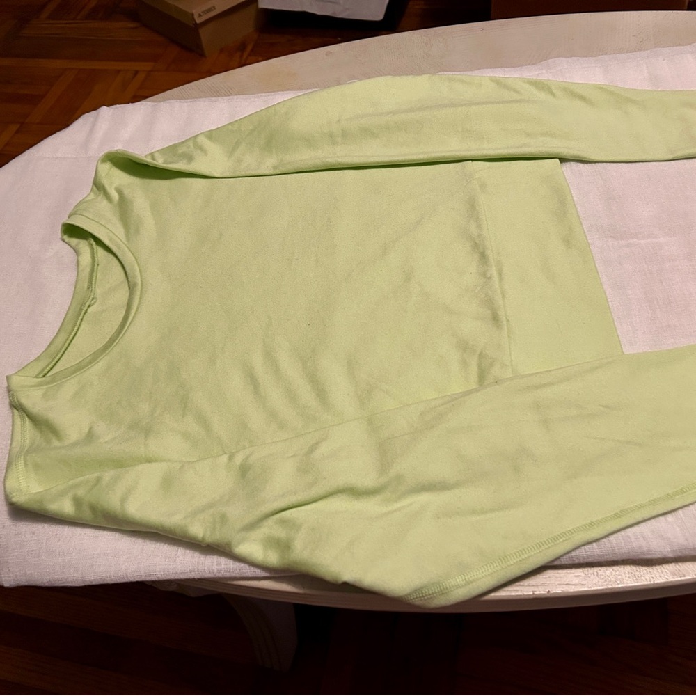 Light Green Long Sleeve Crop Top - Picture 5 of 5